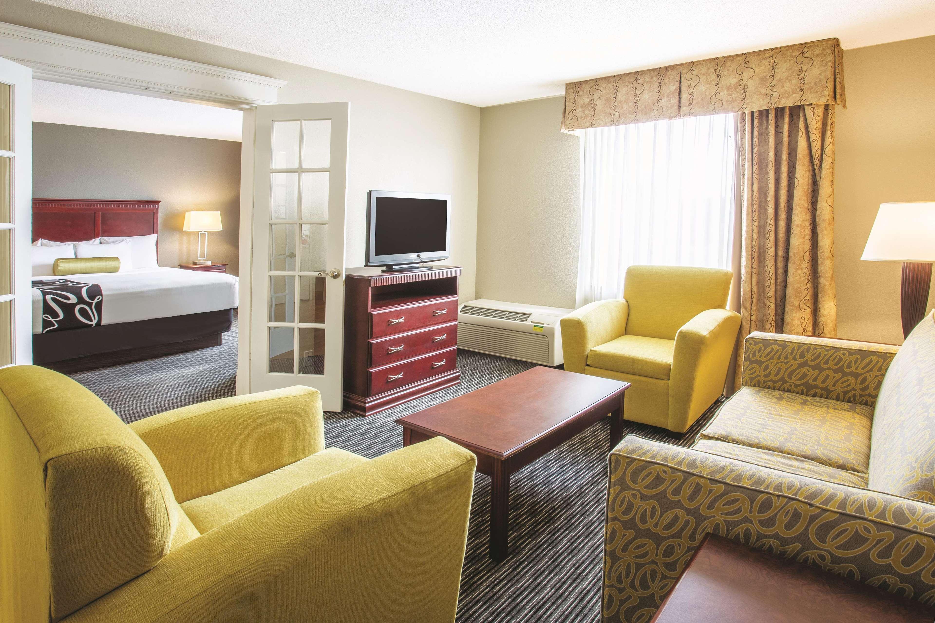 La Quinta By Wyndham Indianapolis South Hotel Exterior photo