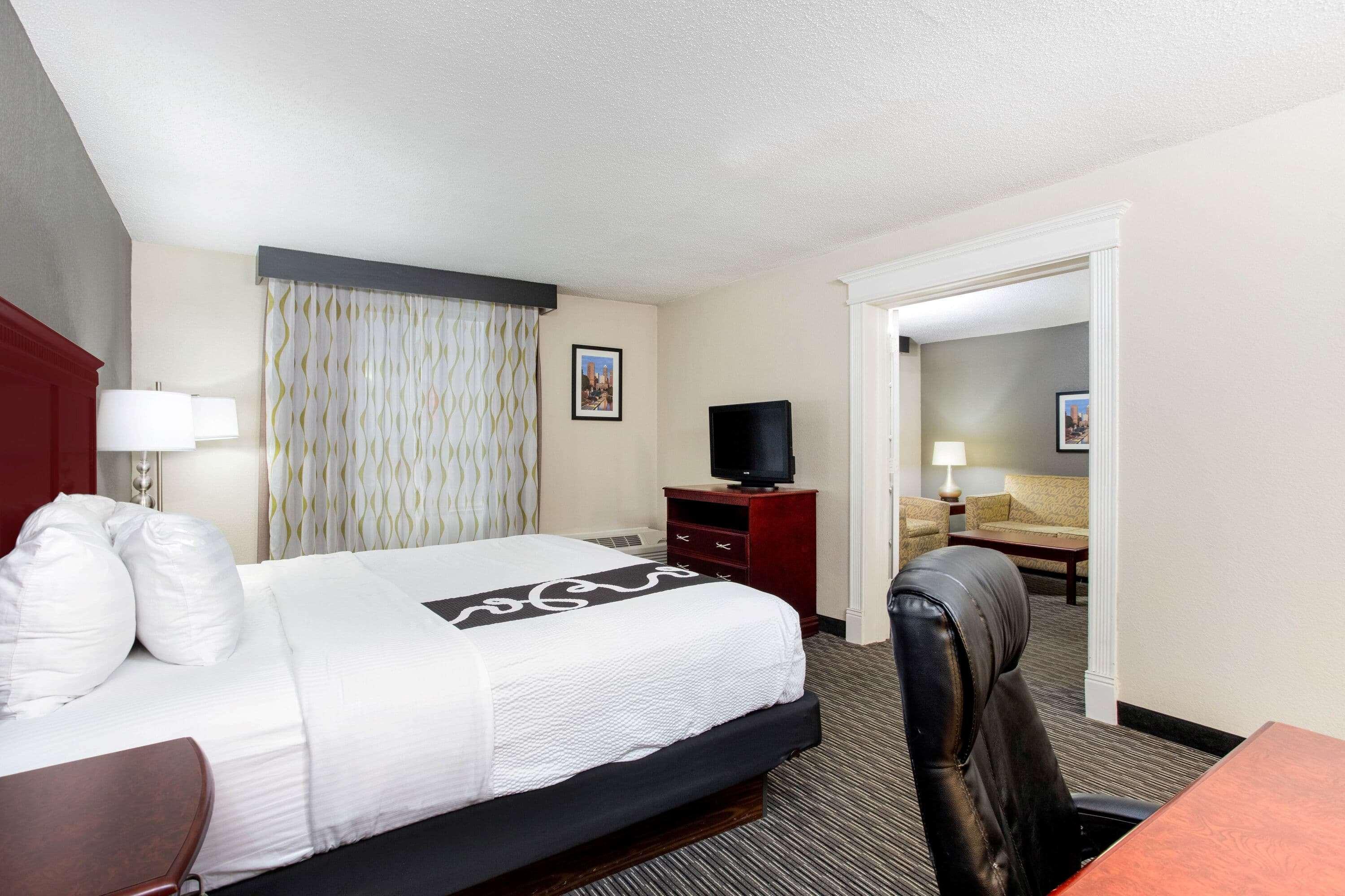 La Quinta By Wyndham Indianapolis South Hotel Exterior photo