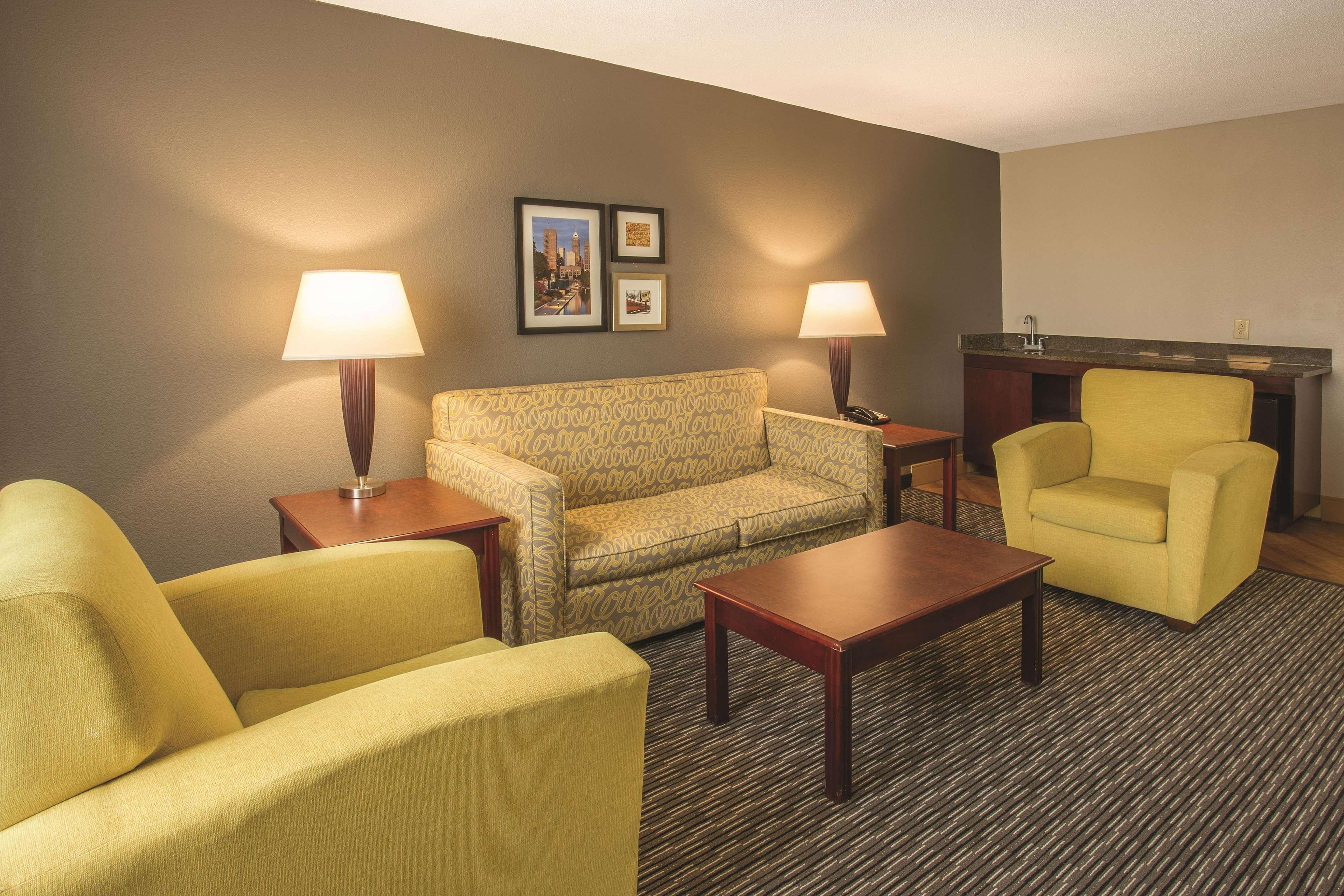 La Quinta By Wyndham Indianapolis South Hotel Exterior photo
