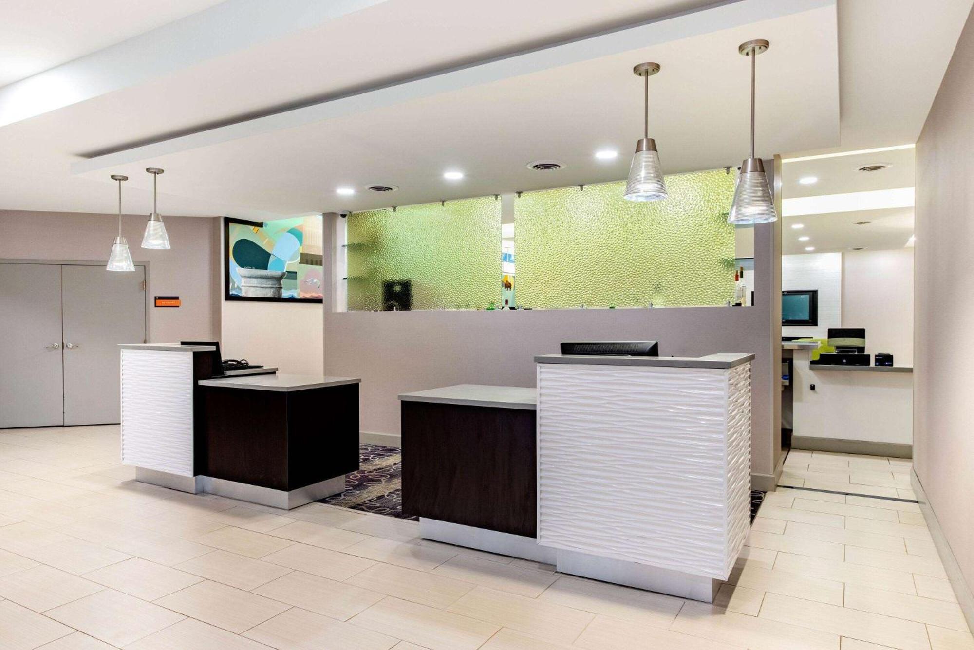 La Quinta By Wyndham Indianapolis South Hotel Exterior photo